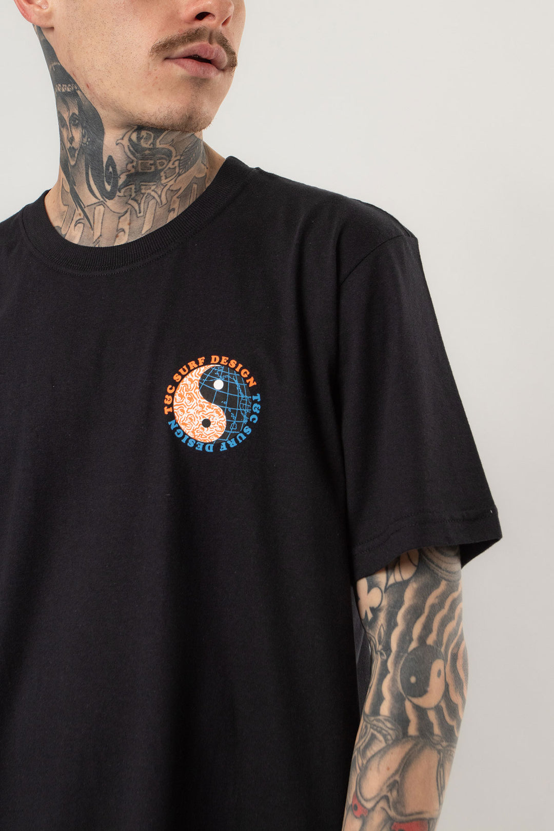 CAMISETA CLASSIC TRAVEL TOWN & COUNTRY