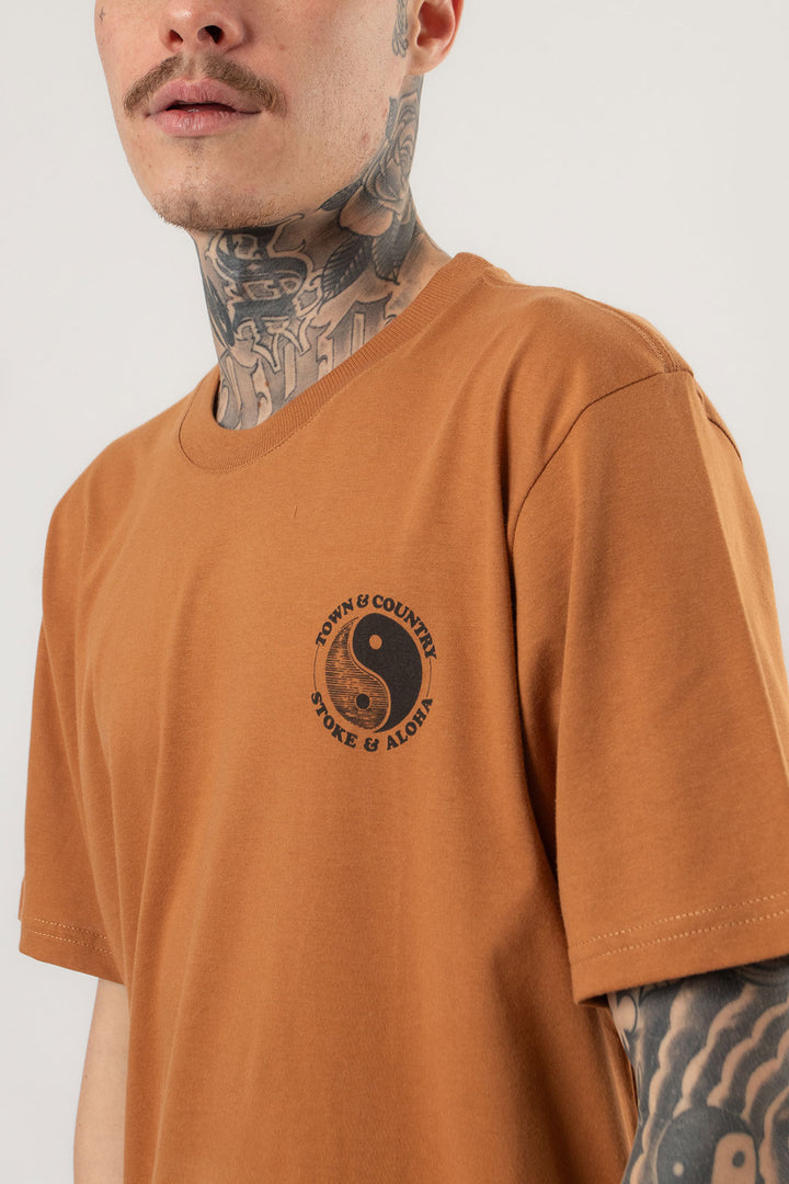 CAMISETA CLASSIC MEDALLION OF TOWN & COUNTRY