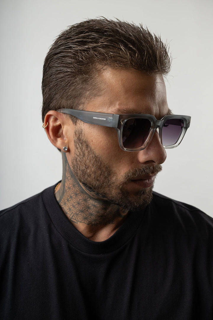 OCULOS DE SOL QUADRADO CINZA TRANSPARENTE TOWN & COUNTRY