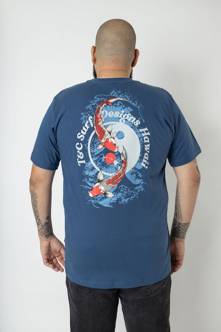 CAMISETA PLUS SIZE TOWN & COUNTRY GO WITH THE FLOW