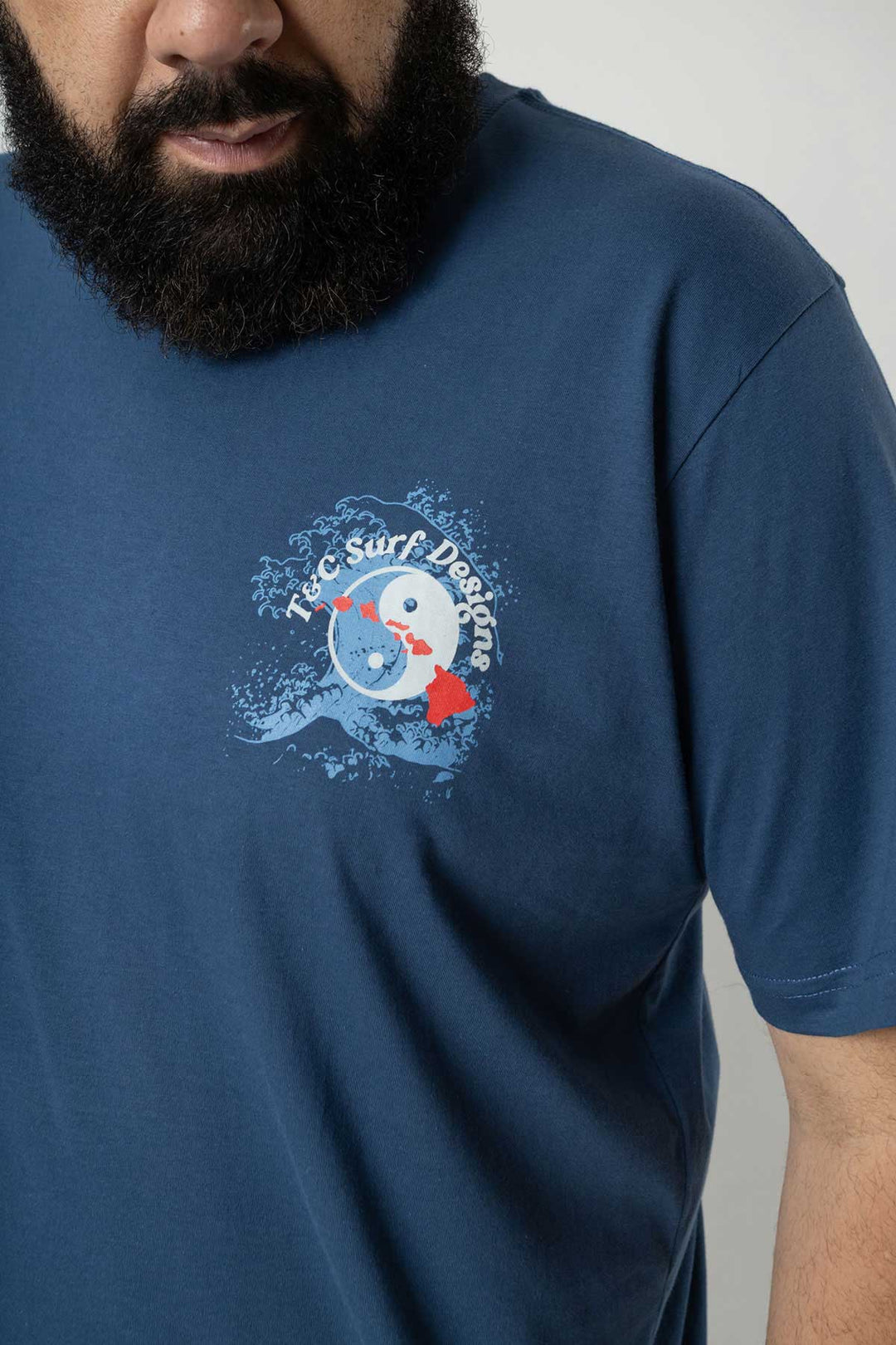 CAMISETA PLUS SIZE TOWN & COUNTRY GO WITH THE FLOW