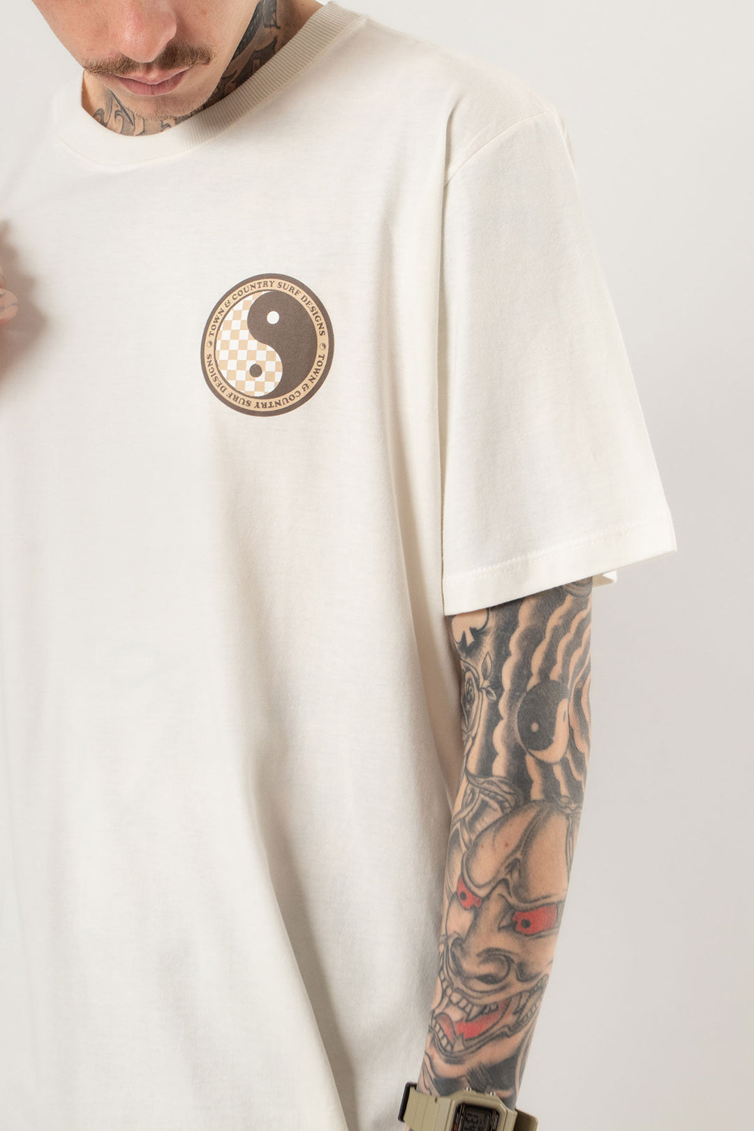 CAMISETA CLASSIC CHECKERED LOGO TOWN & COUNTRY