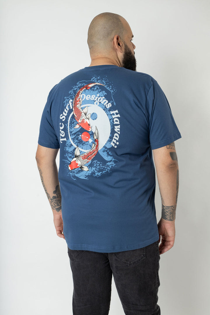 CAMISETA PLUS SIZE TOWN & COUNTRY GO WITH THE FLOW