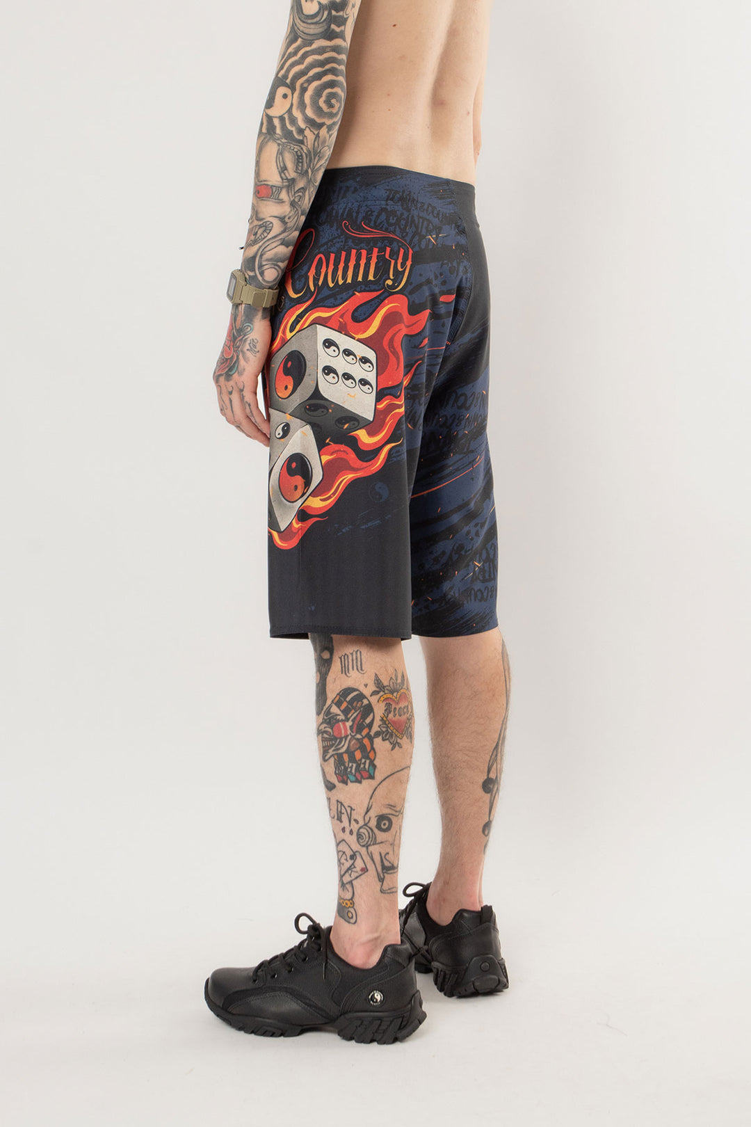 BERMUDA AGUA SUBLIMADA DICE ON FIRE TOWN & COUNTRY