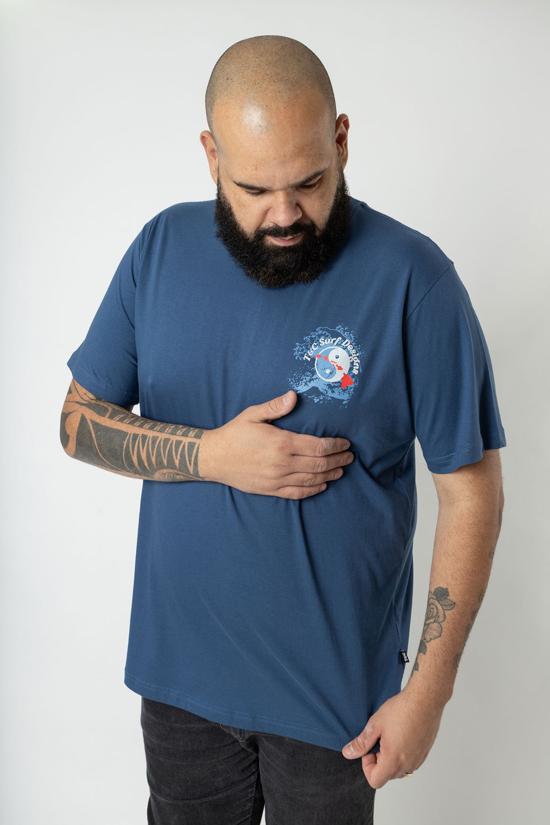 CAMISETA PLUS SIZE TOWN & COUNTRY GO WITH THE FLOW