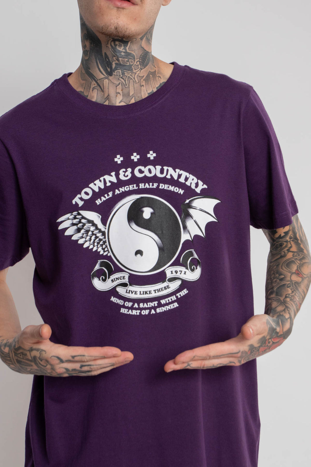 CAMISETA CLASSIC SAINT OR SINNER TOWN & COUNTRY