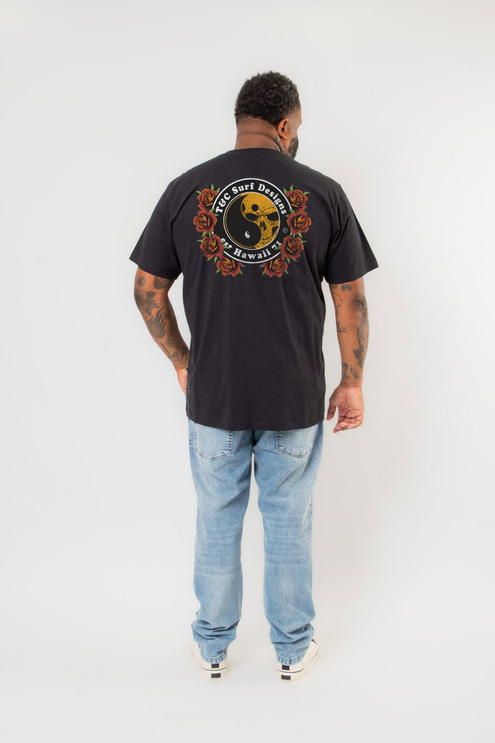 CAMISETA PLUS SIZE SKULL AND ROSES TOWN & CONTRY