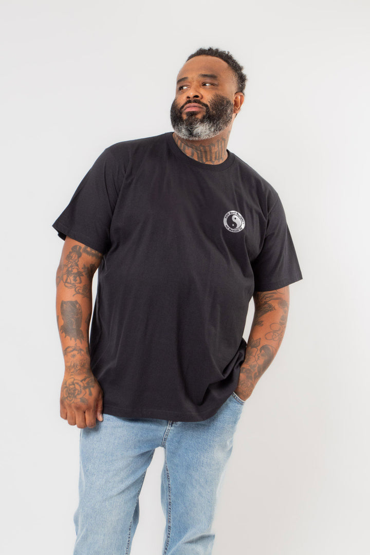 CAMISETA PLUS SIZE SKULL AND ROSES TOWN & CONTRY